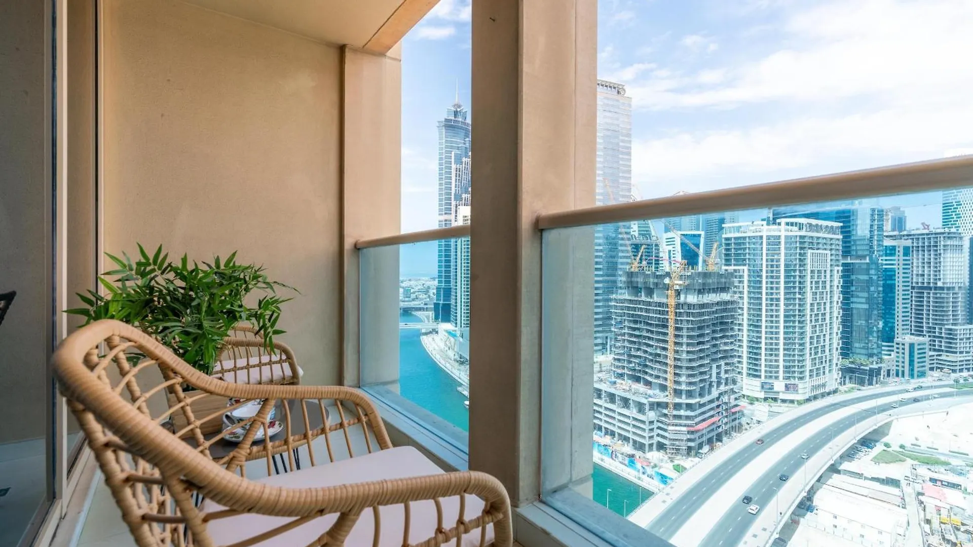 Apartment Bnbnova - 1Br - Panoramic Canal & Dubai Skyline View