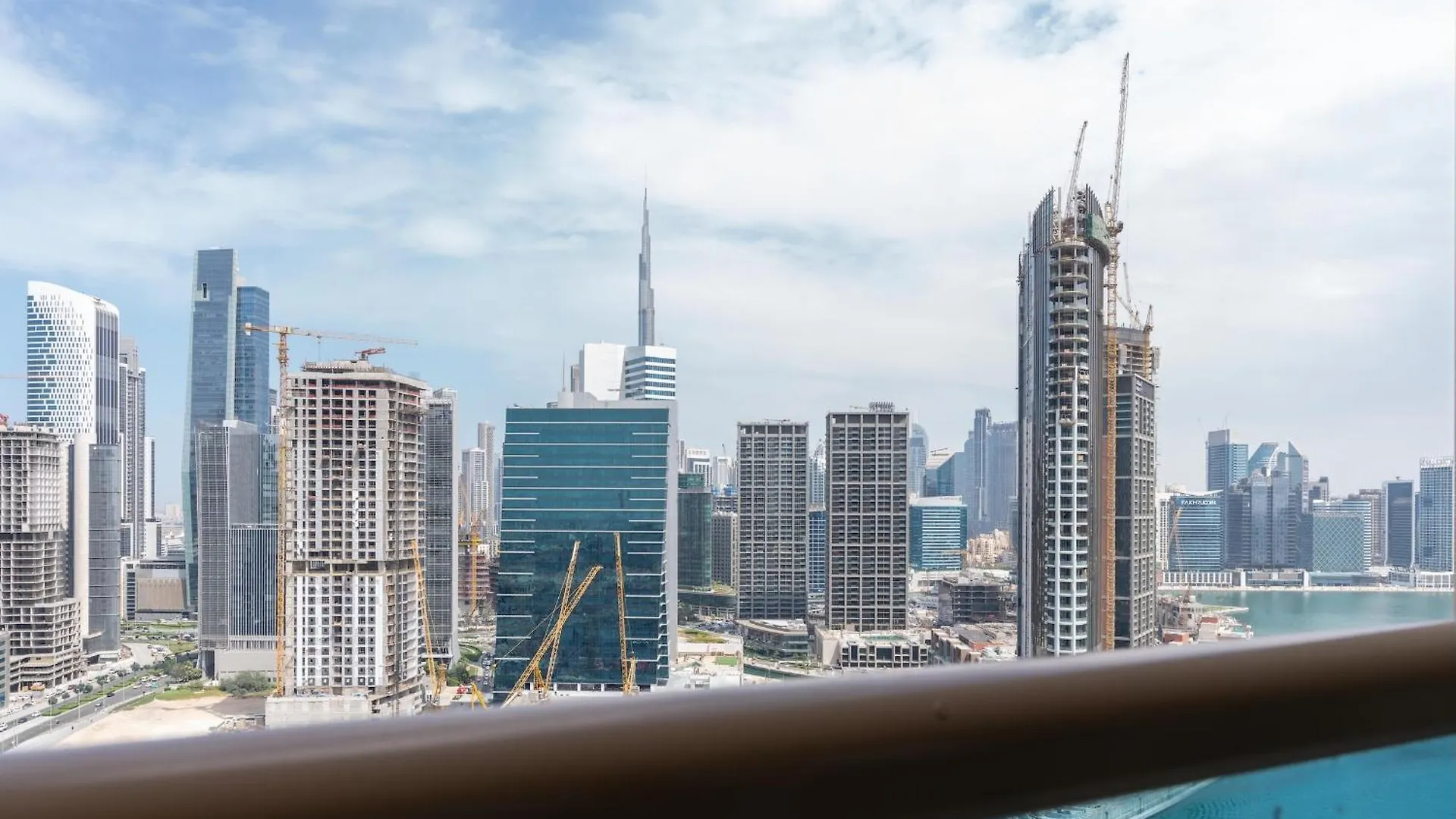 Bnbnova - 1Br - Panoramic Canal & Dubai Skyline View