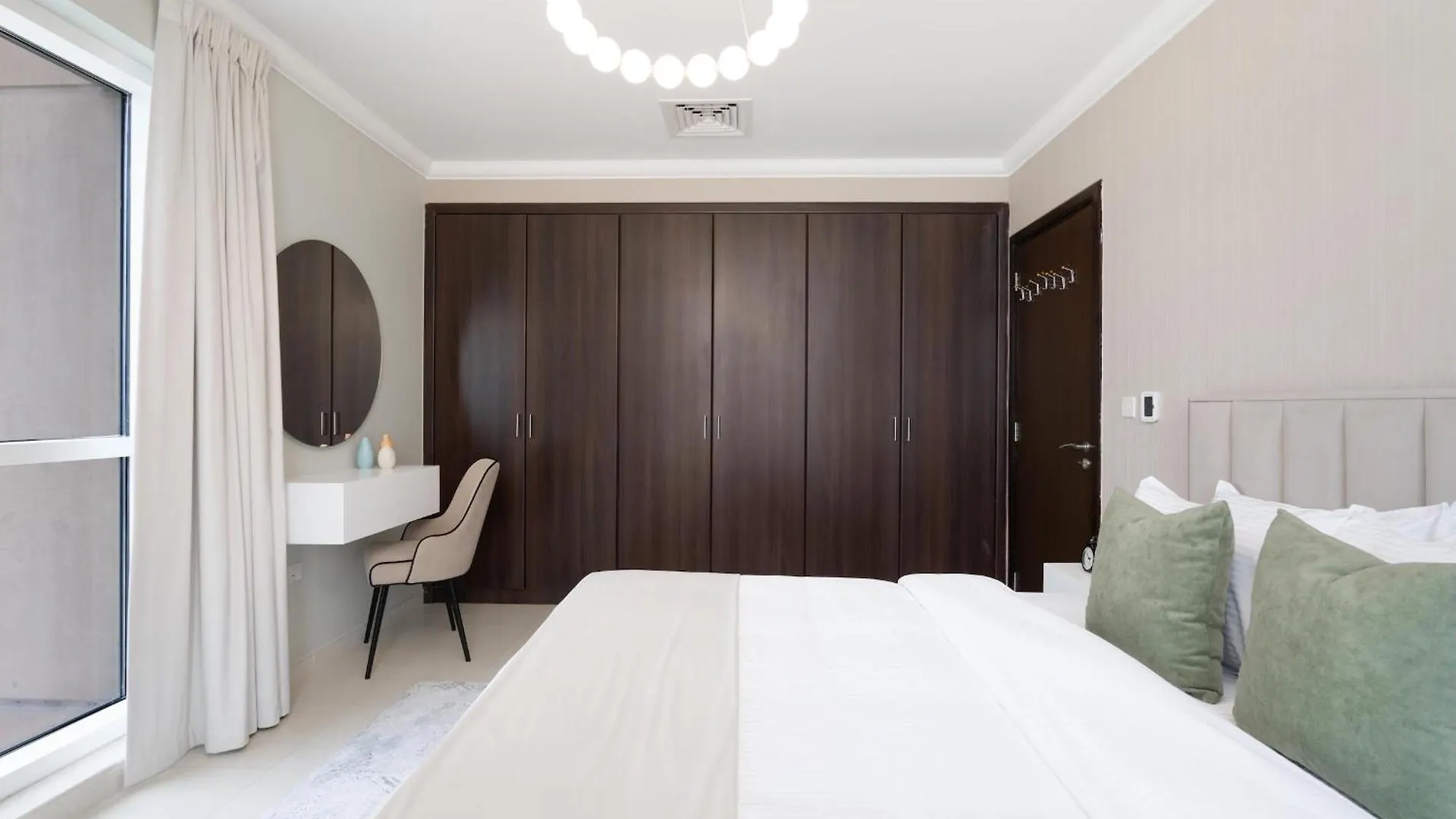 Bnbnova - 1Br - Panoramic Canal & Dubai Skyline View Apartment