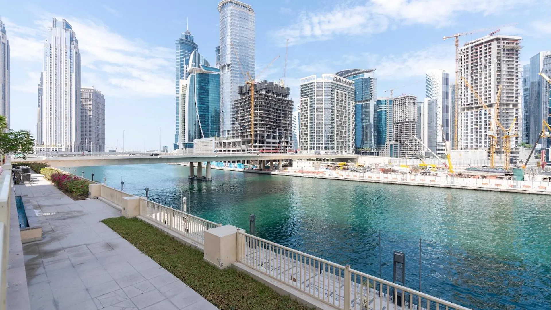 Apartment Bnbnova - 1Br - Panoramic Canal & Dubai Skyline View